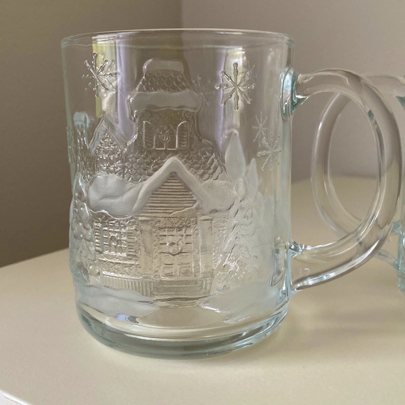 2 Glass Holiday Mugs Arcoroc FRANCE Vintage Christmas Hot Coco Cups Winter Scene - Picture 5 of 9